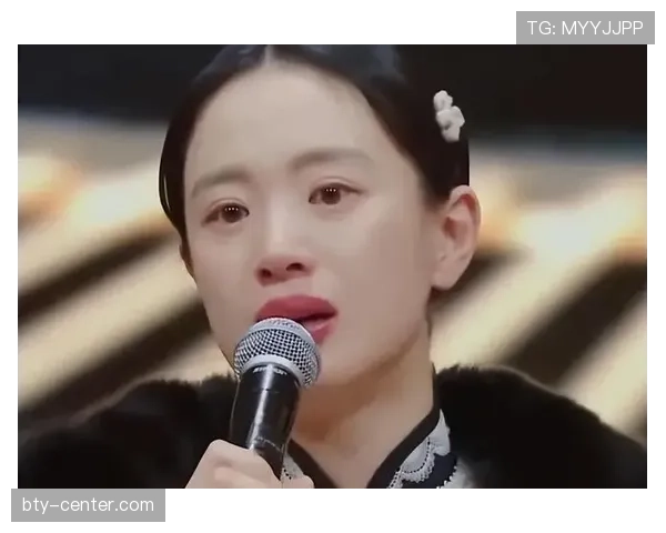 李梦机场那组照，行李堆成小型奢侈品店，我看着都怀疑人生